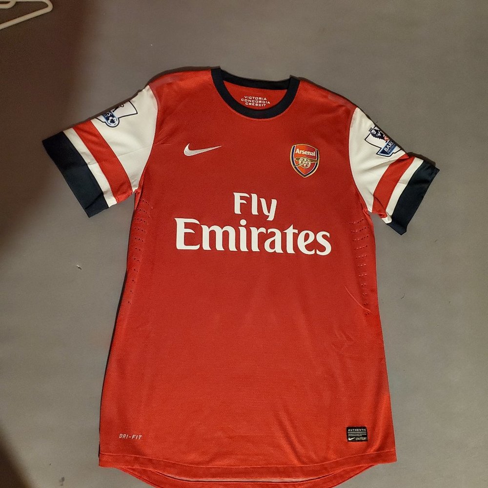 Autographed "MESUT OZIL" Arsenal NIKE 2013 PLAYER VERSION Jersey.
